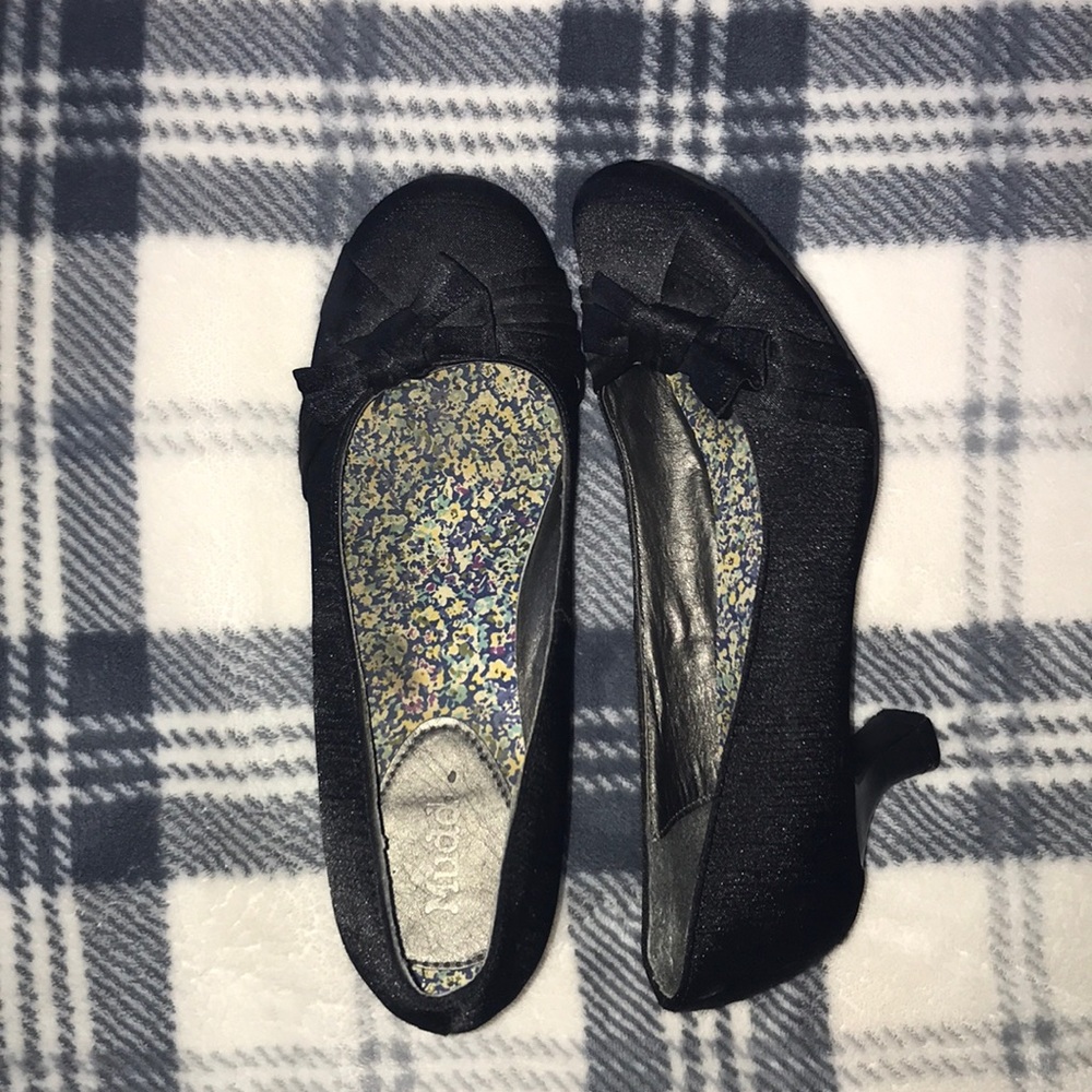 Black little heels with bow size 8.5